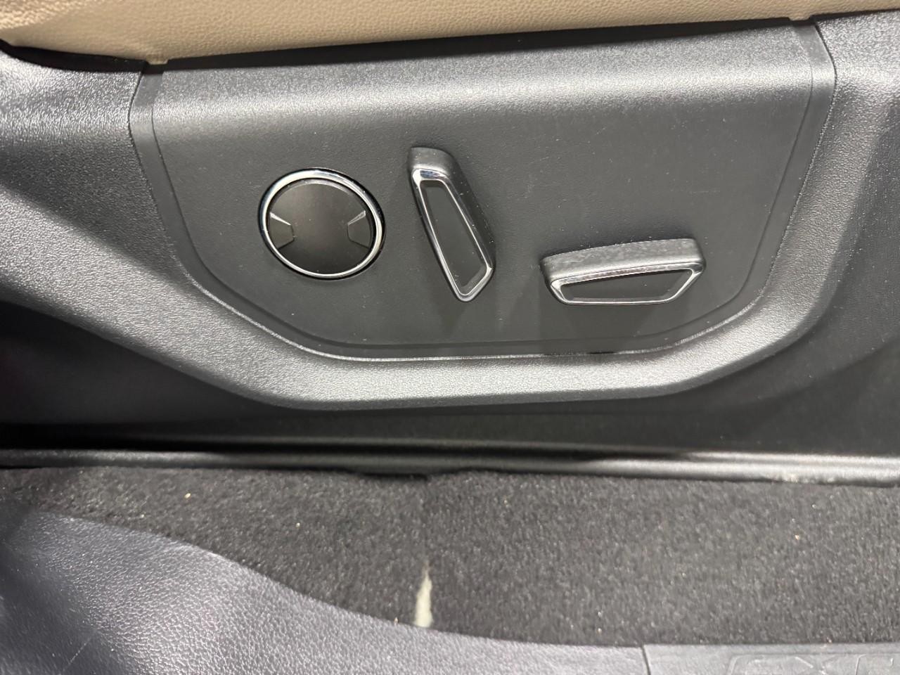 Ford Expedition Max Vehicle Full-screen Gallery Image 23