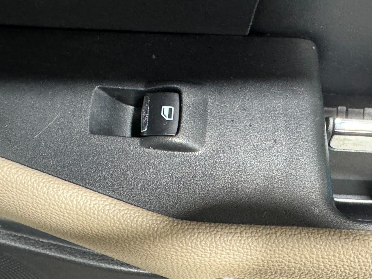 Ford Expedition Max Vehicle Full-screen Gallery Image 25