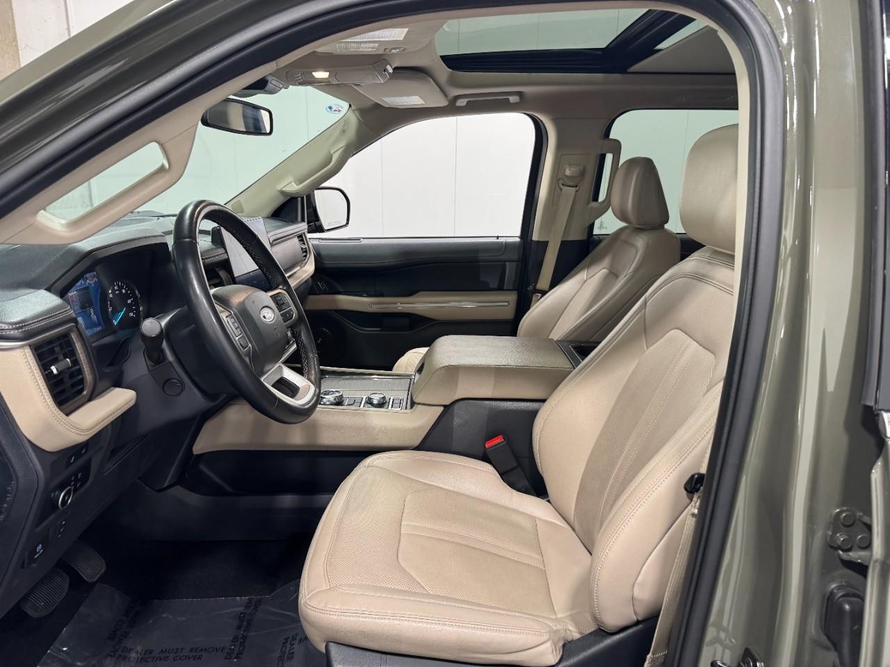 Ford Expedition Max Vehicle Full-screen Gallery Image 28