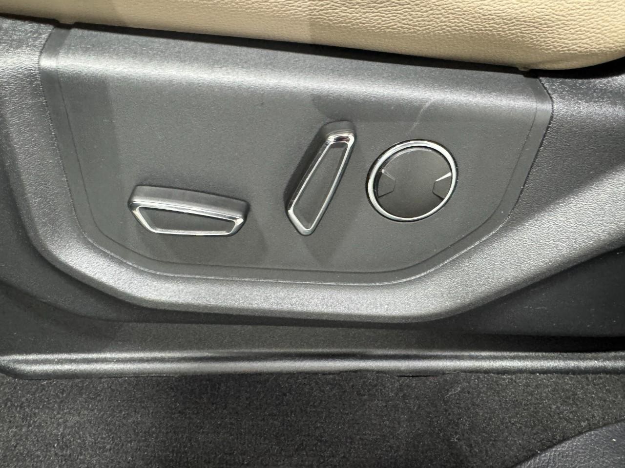 Ford Expedition Max Vehicle Full-screen Gallery Image 30