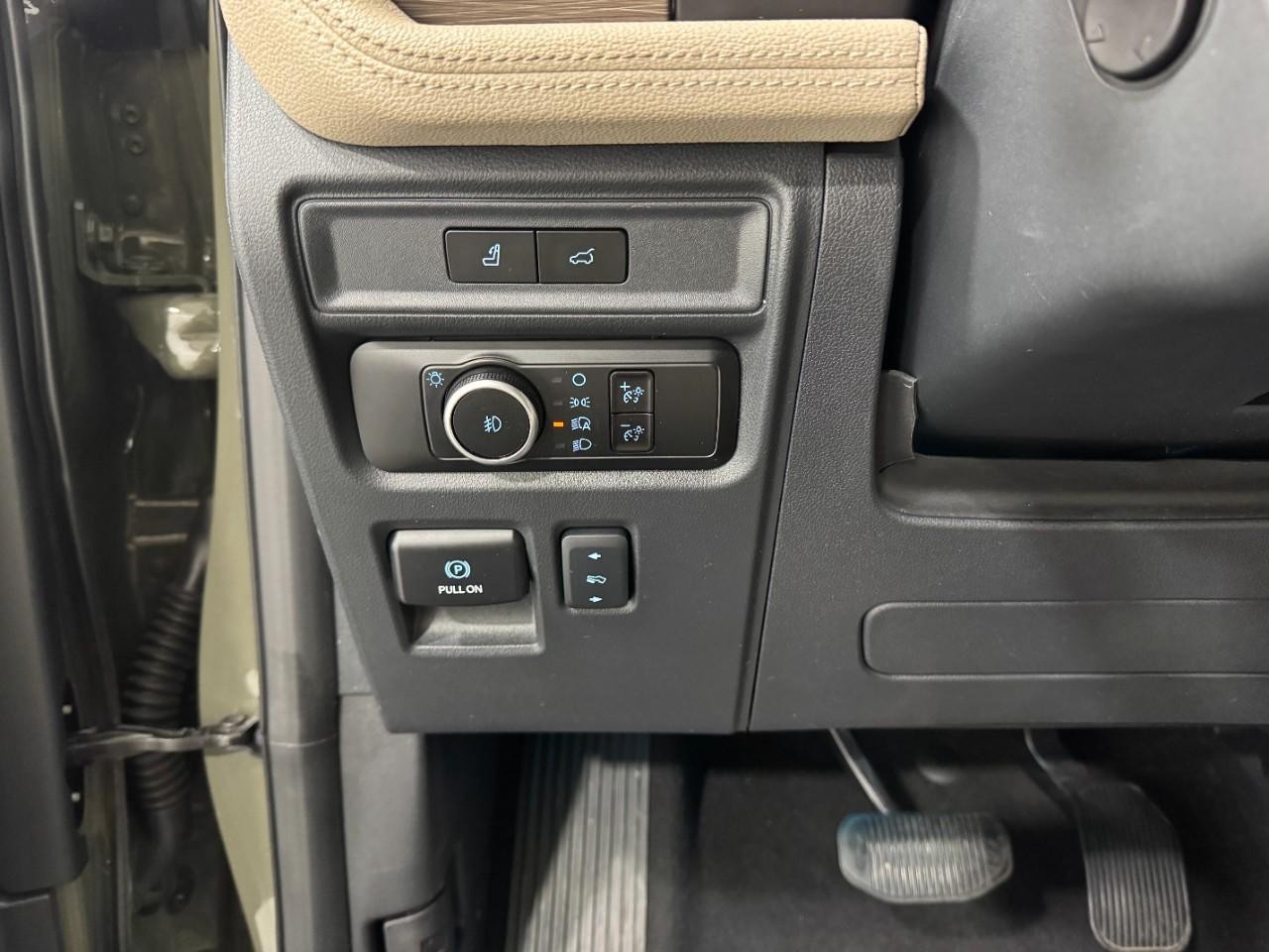 Ford Expedition Max Vehicle Full-screen Gallery Image 31