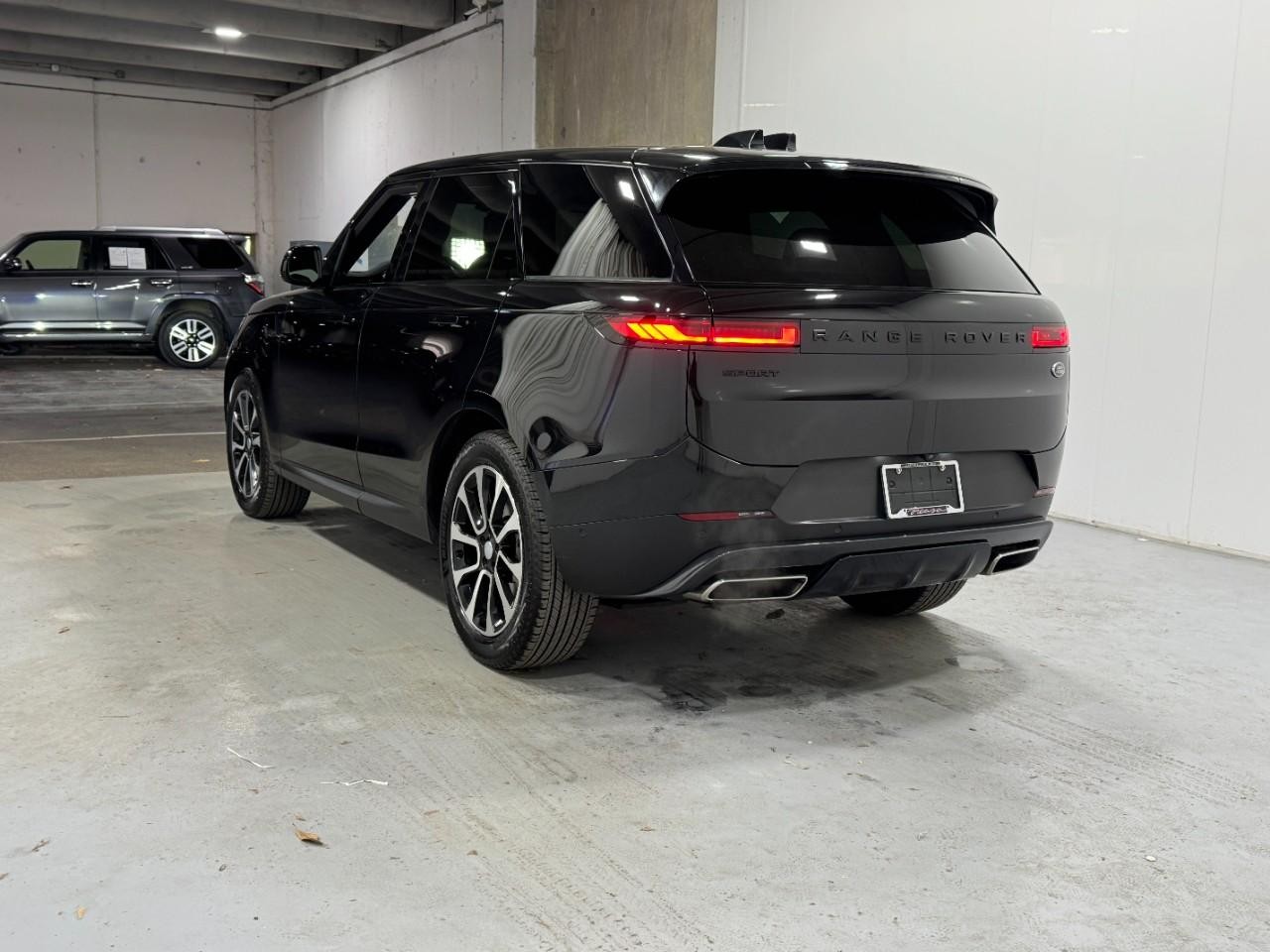 Land Rover Range Rover Sport Vehicle Full-screen Gallery Image 3