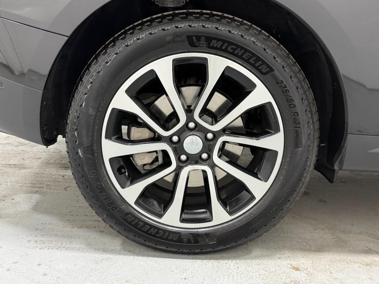 Land Rover Range Rover Sport Vehicle Full-screen Gallery Image 5