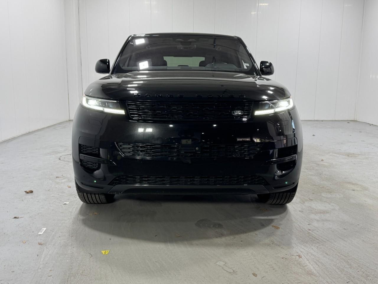 Land Rover Range Rover Sport Vehicle Full-screen Gallery Image 7
