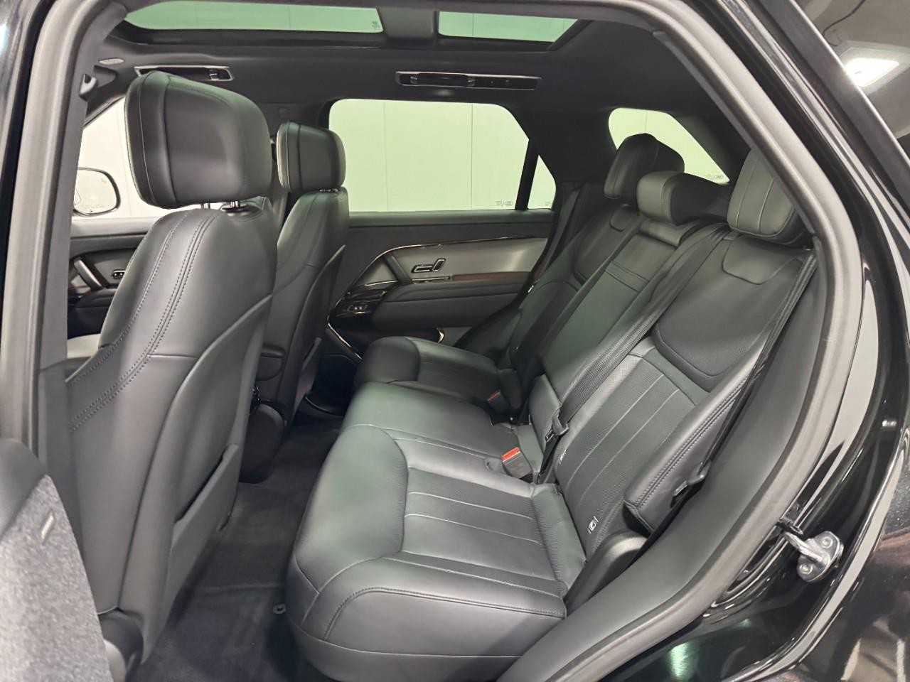 Land Rover Range Rover Sport Vehicle Full-screen Gallery Image 8