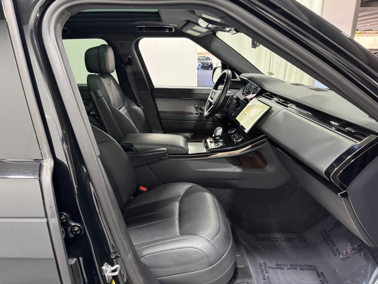 Land Rover Range Rover Sport Vehicle Full-screen Gallery Image 19