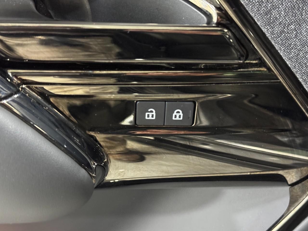 Land Rover Range Rover Sport Vehicle Full-screen Gallery Image 27