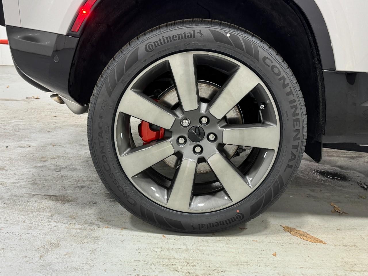 Land Rover Defender Vehicle Full-screen Gallery Image 5