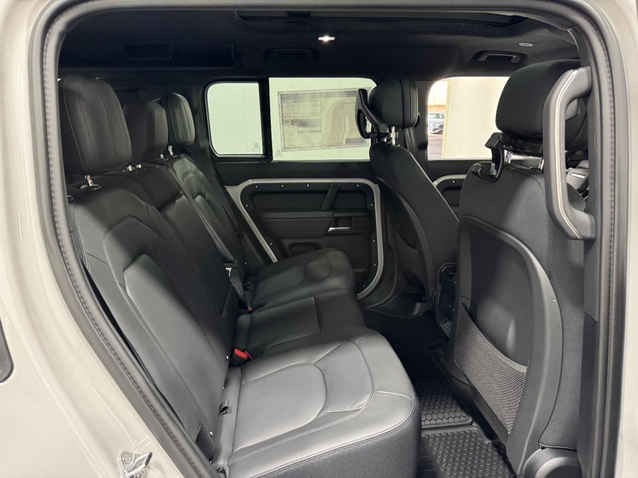 Land Rover Defender Vehicle Full-screen Gallery Image 10