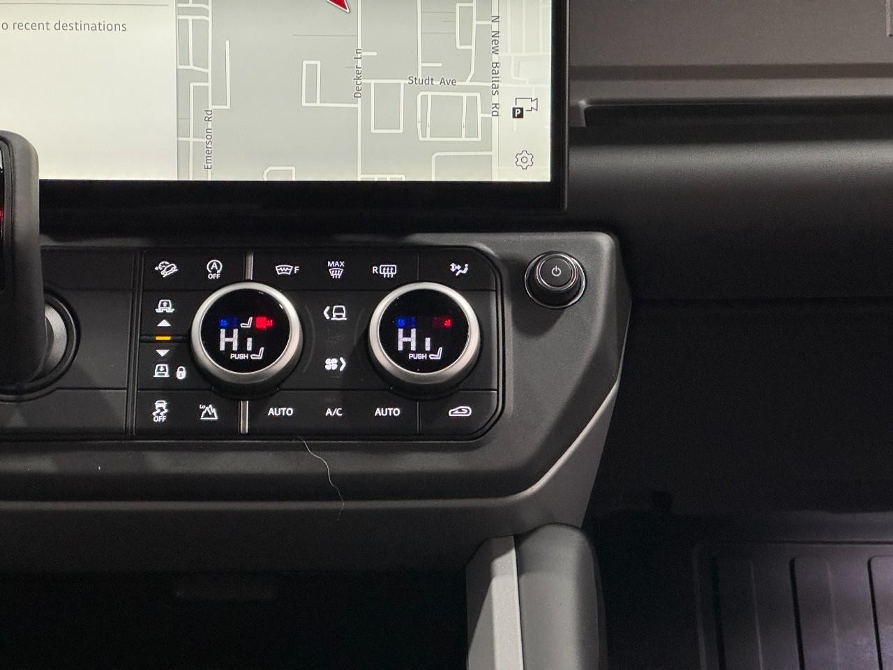 Land Rover Defender Vehicle Full-screen Gallery Image 16