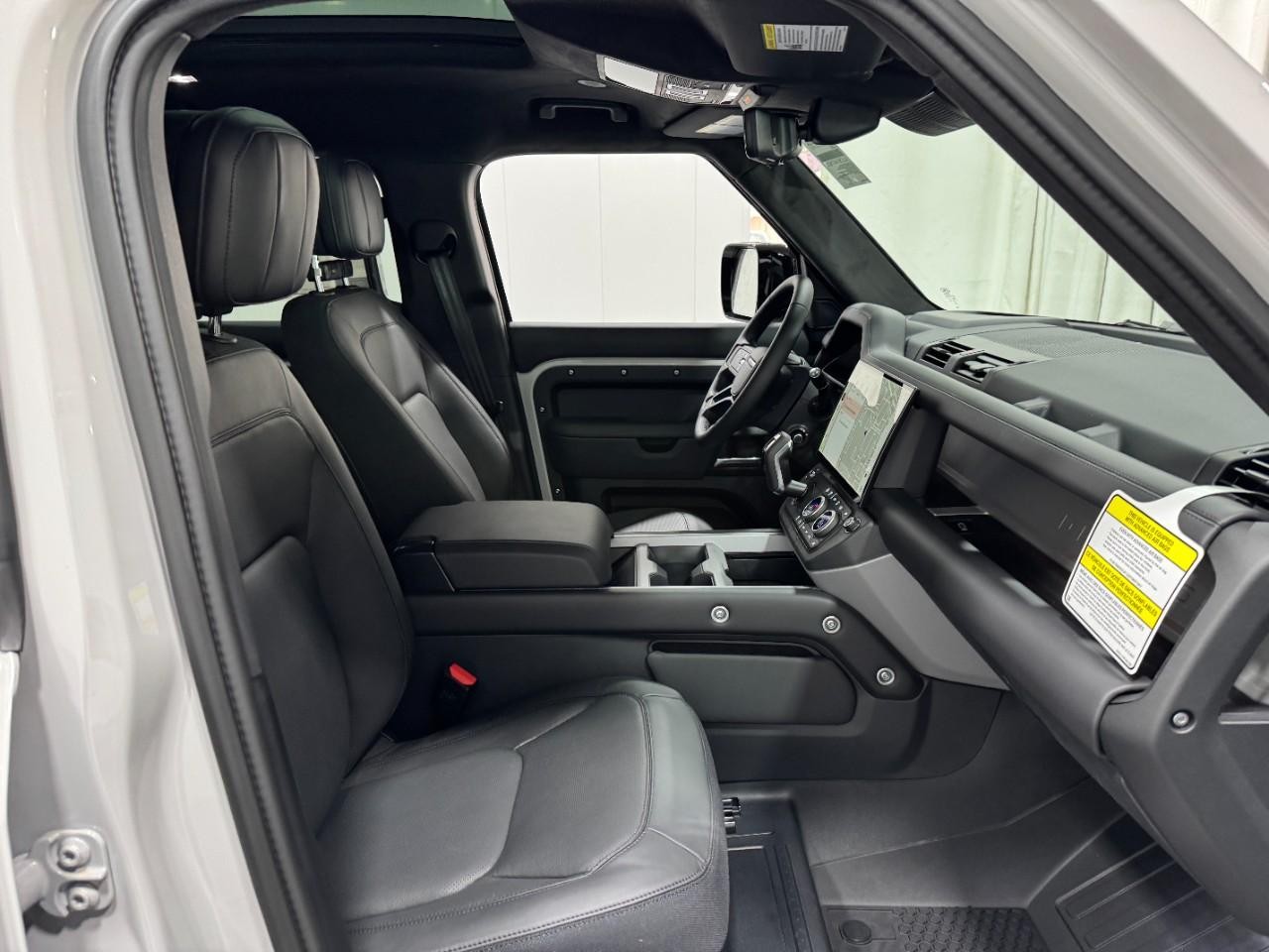 Land Rover Defender Vehicle Full-screen Gallery Image 19