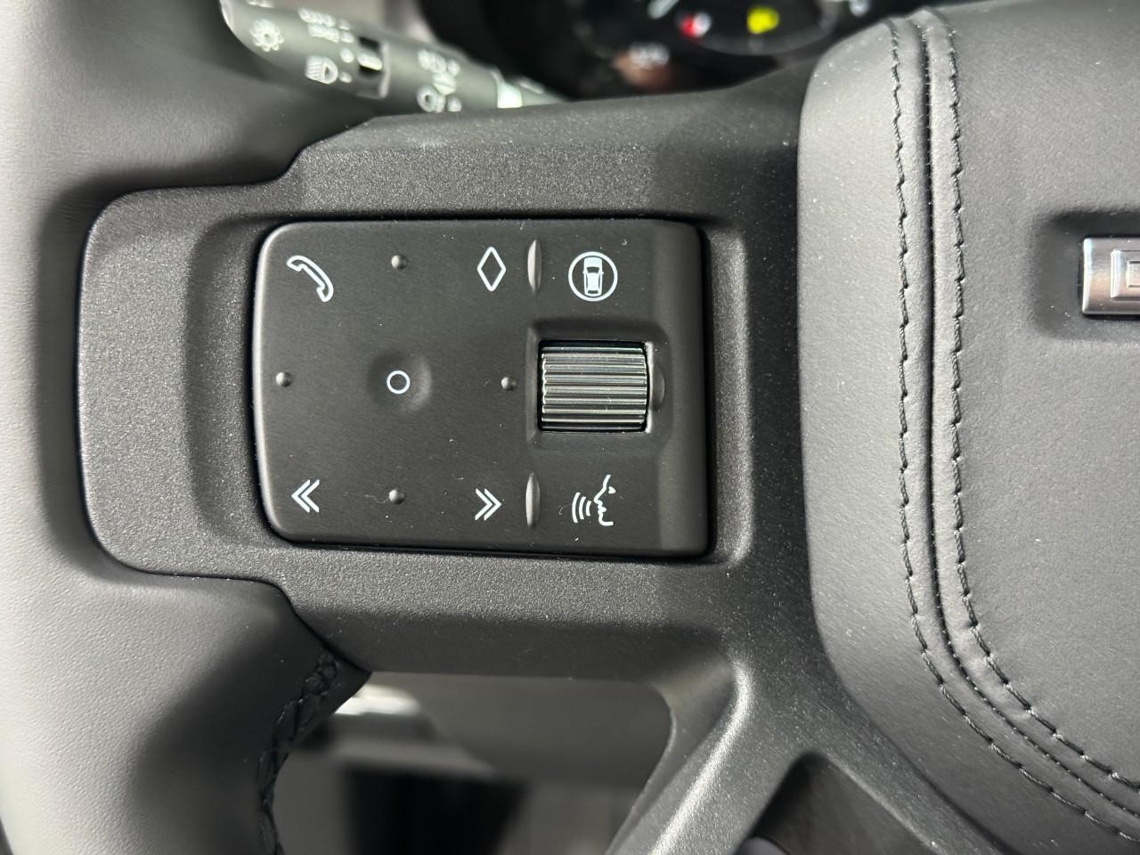 Land Rover Defender Vehicle Full-screen Gallery Image 30