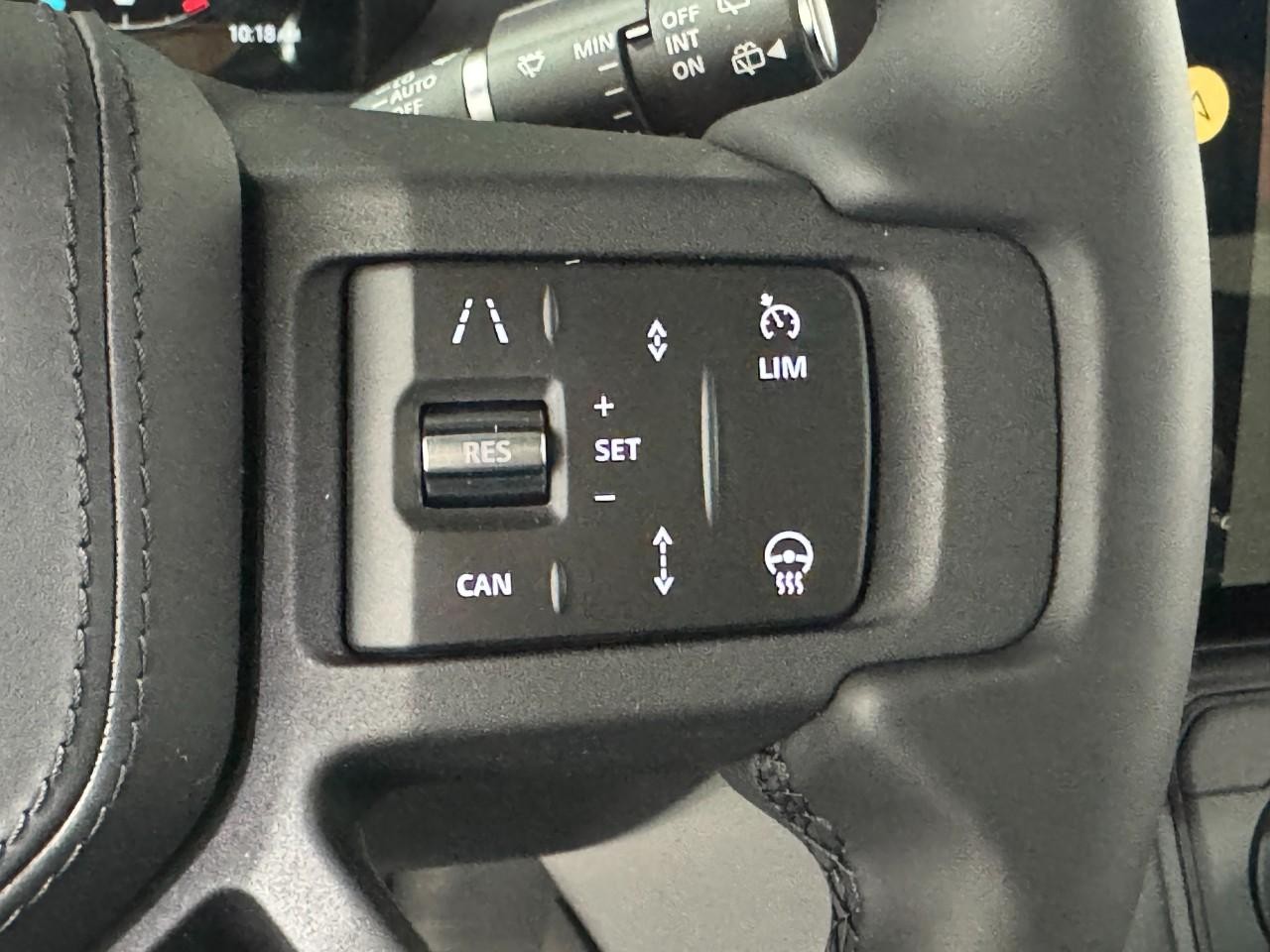 Land Rover Defender Vehicle Full-screen Gallery Image 31