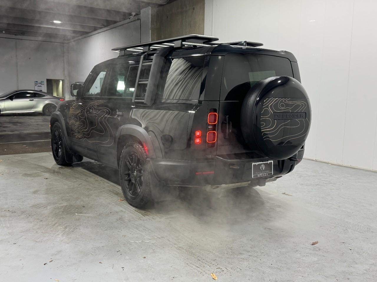 Land Rover Defender Vehicle Full-screen Gallery Image 03