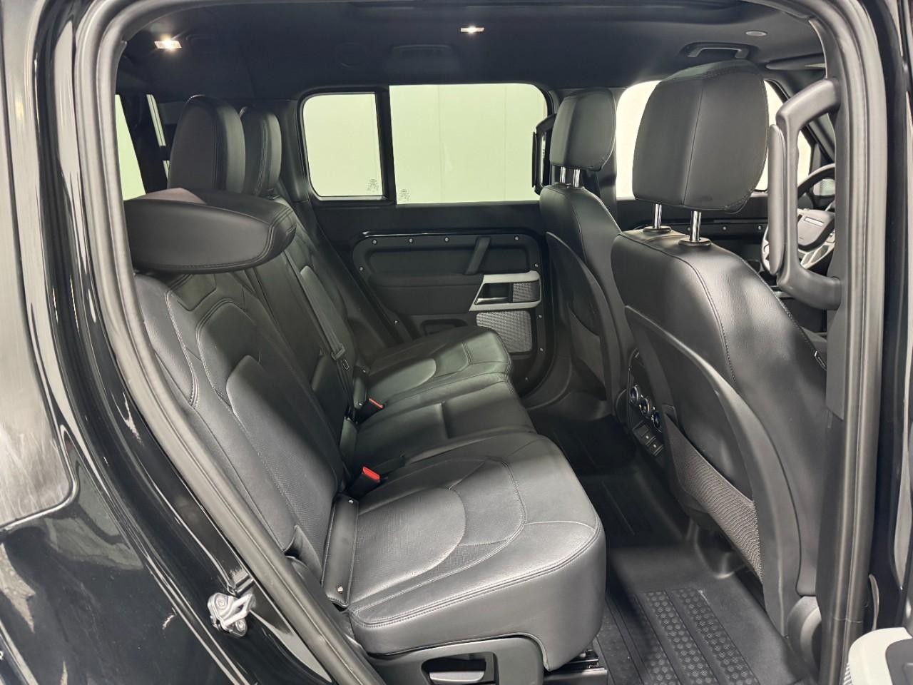 Land Rover Defender Vehicle Full-screen Gallery Image 10