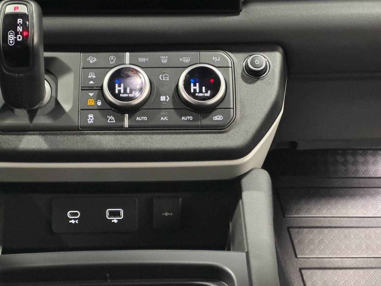 Land Rover Defender Vehicle Full-screen Gallery Image 16