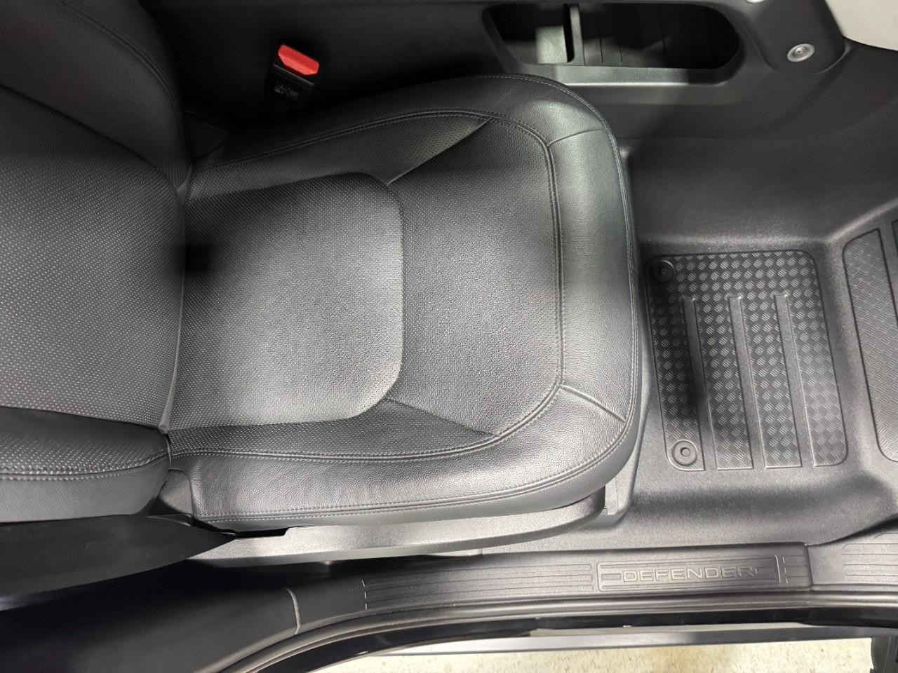 Land Rover Defender Vehicle Full-screen Gallery Image 20