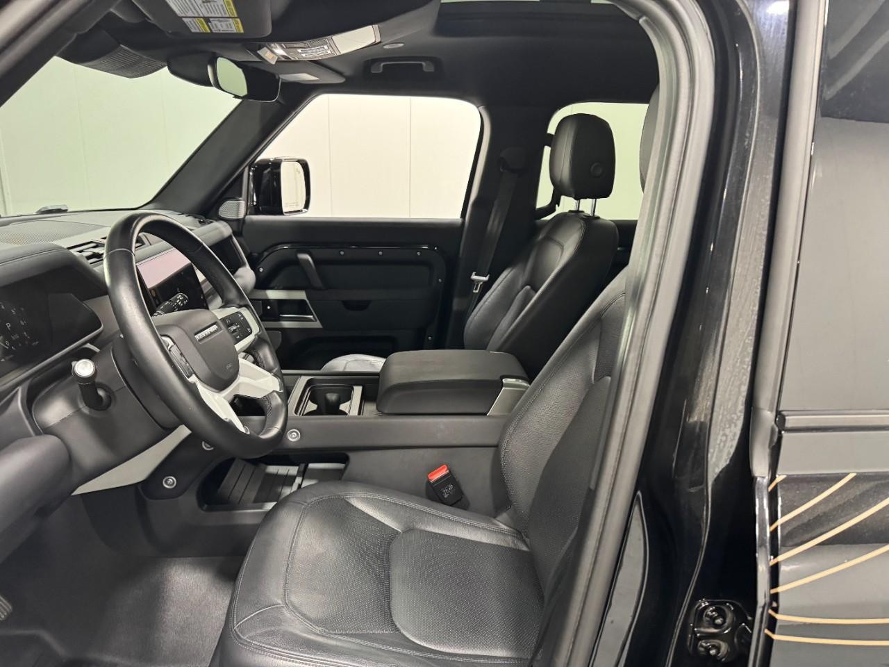 Land Rover Defender Vehicle Full-screen Gallery Image 26