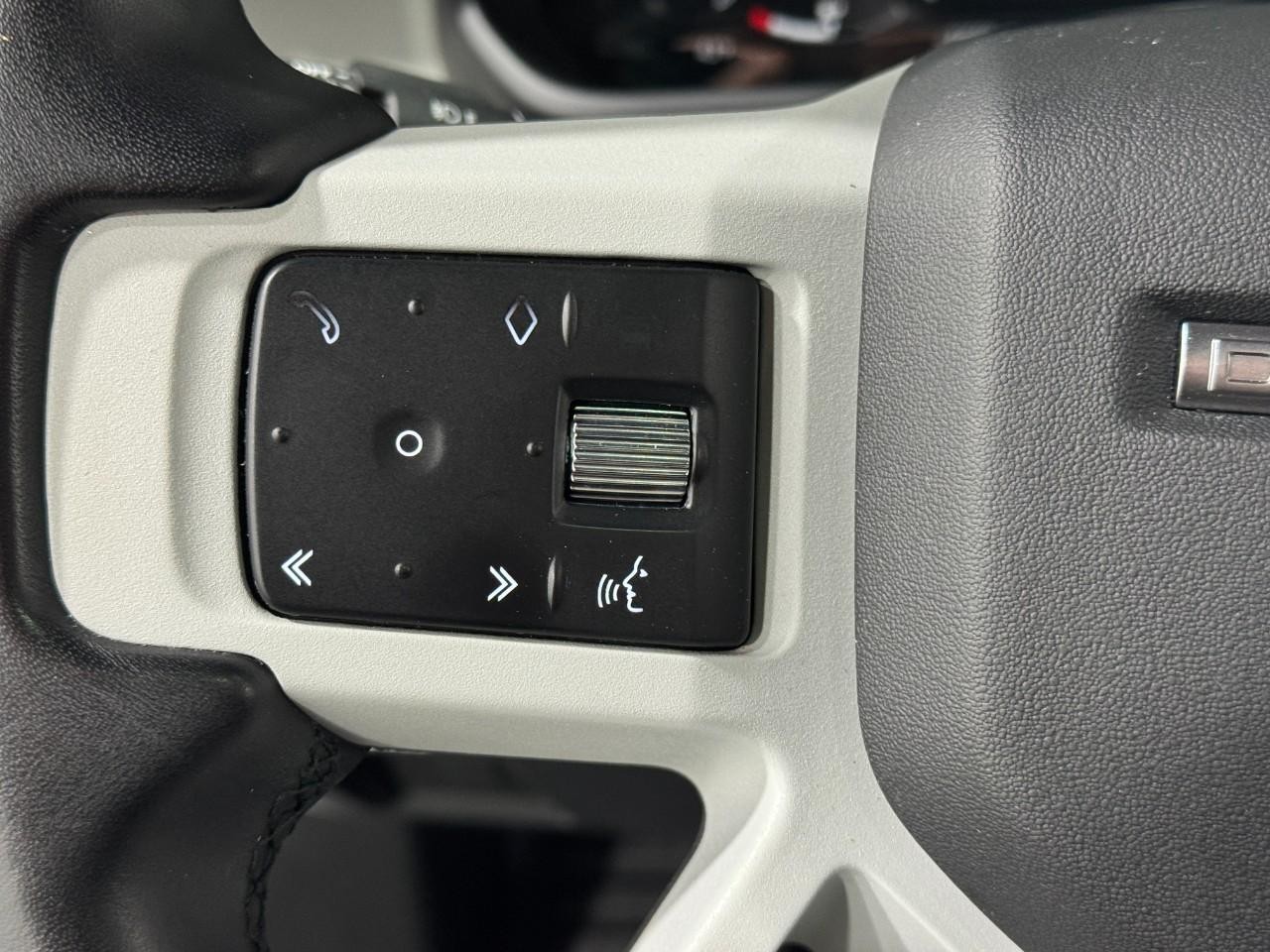 Land Rover Defender Vehicle Full-screen Gallery Image 30