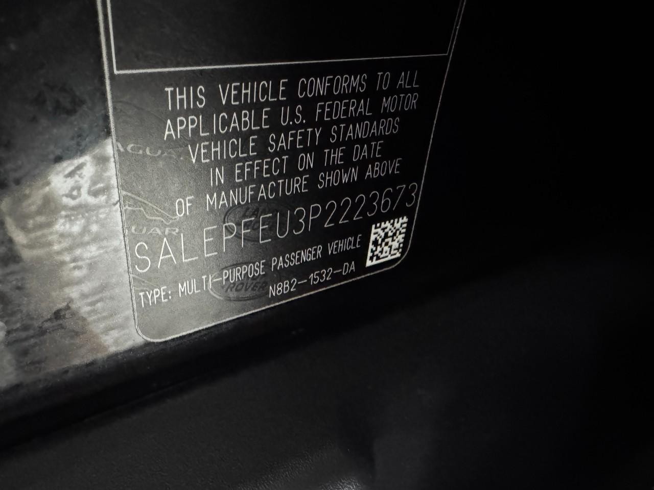 Land Rover Defender Vehicle Full-screen Gallery Image 34