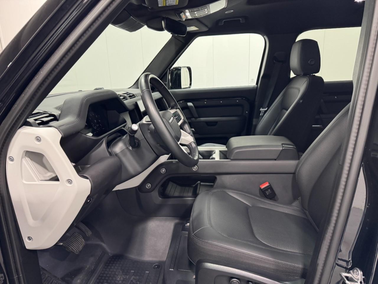 Land Rover Defender Vehicle Full-screen Gallery Image 10