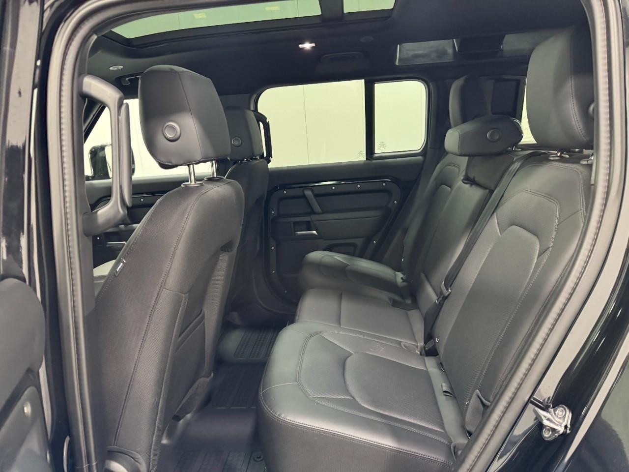 Land Rover Defender Vehicle Full-screen Gallery Image 11