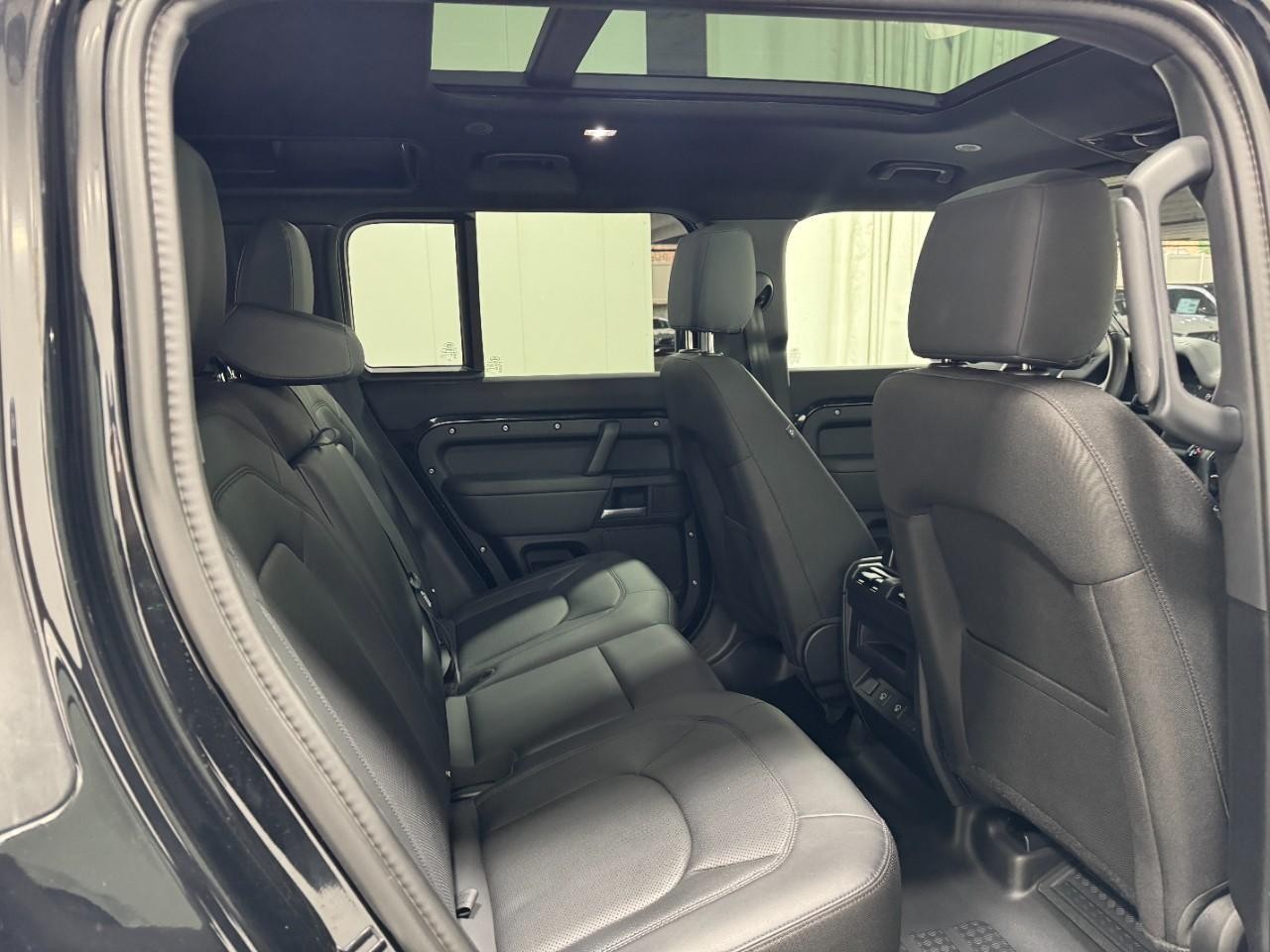 Land Rover Defender Vehicle Full-screen Gallery Image 13