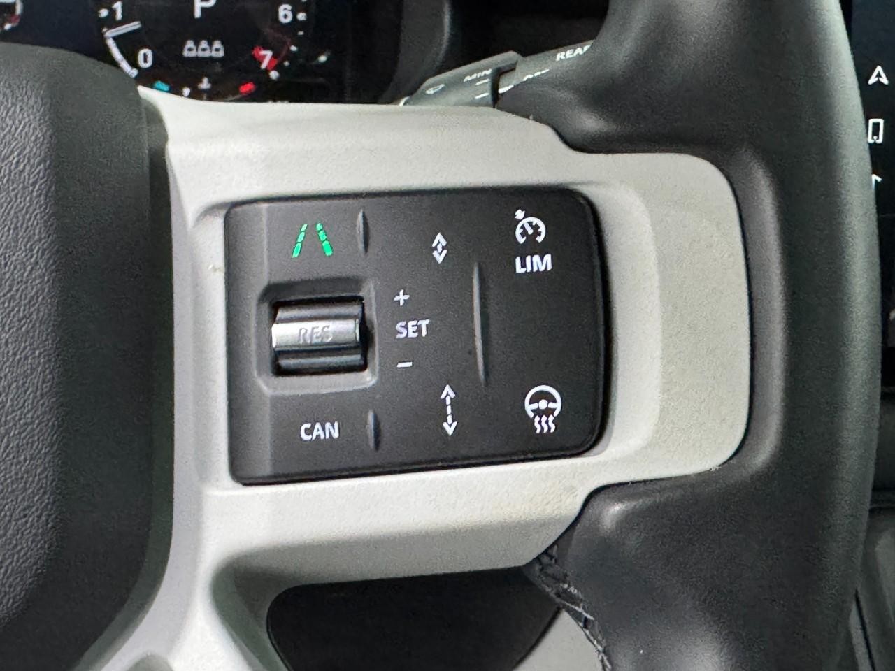 Land Rover Defender Vehicle Full-screen Gallery Image 22