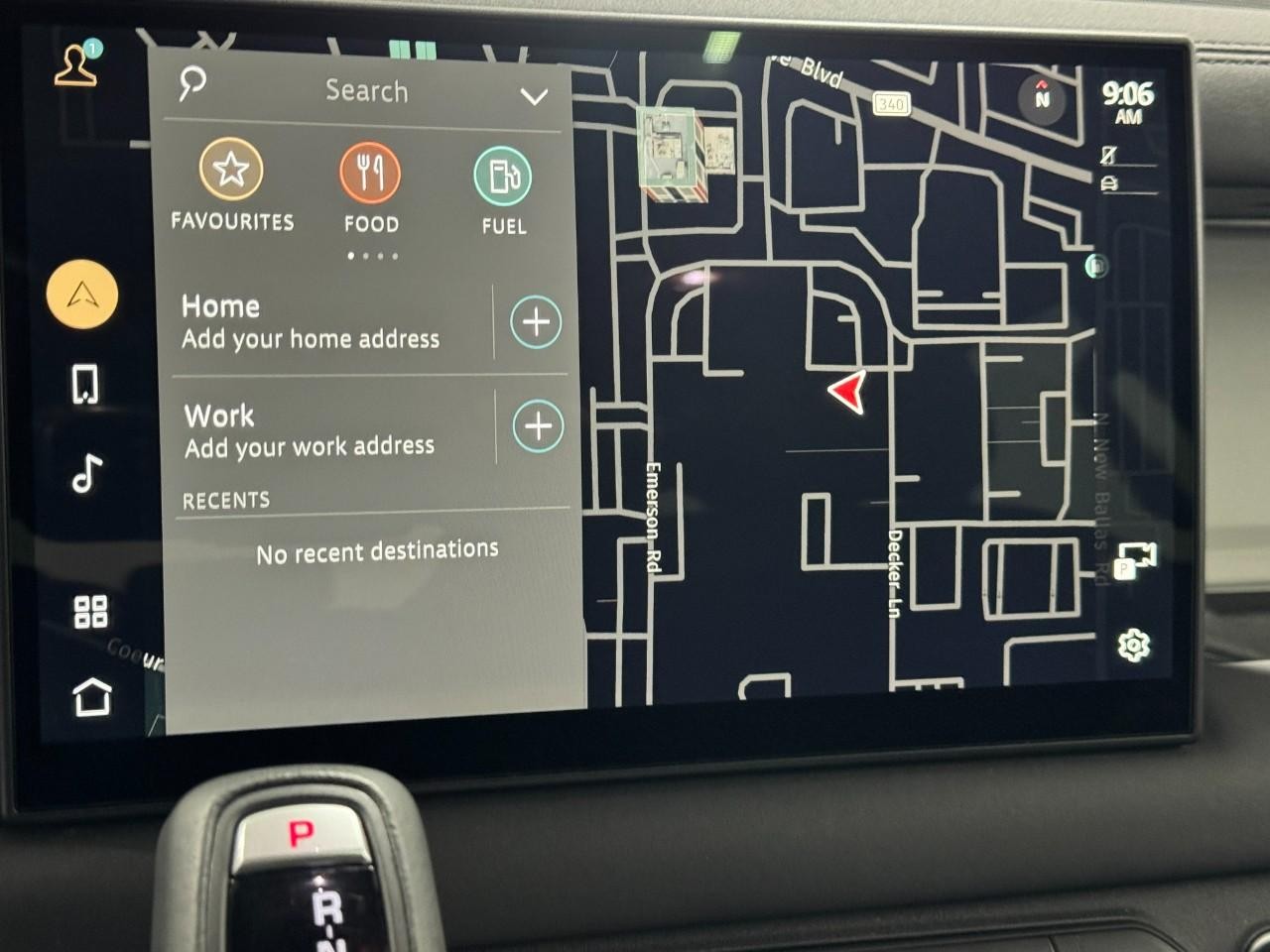 Land Rover Defender Vehicle Full-screen Gallery Image 24