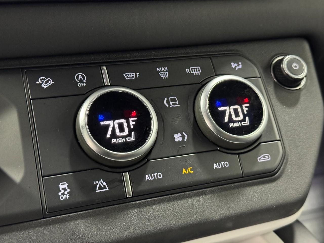 Land Rover Defender Vehicle Full-screen Gallery Image 26