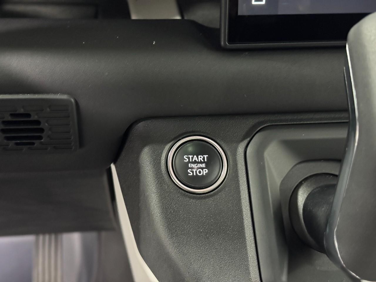 Land Rover Defender Vehicle Full-screen Gallery Image 27