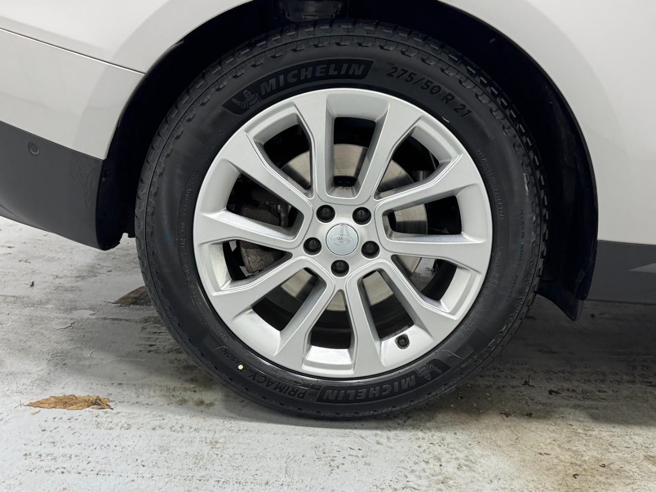 Land Rover Range Rover Sport Vehicle Full-screen Gallery Image 5