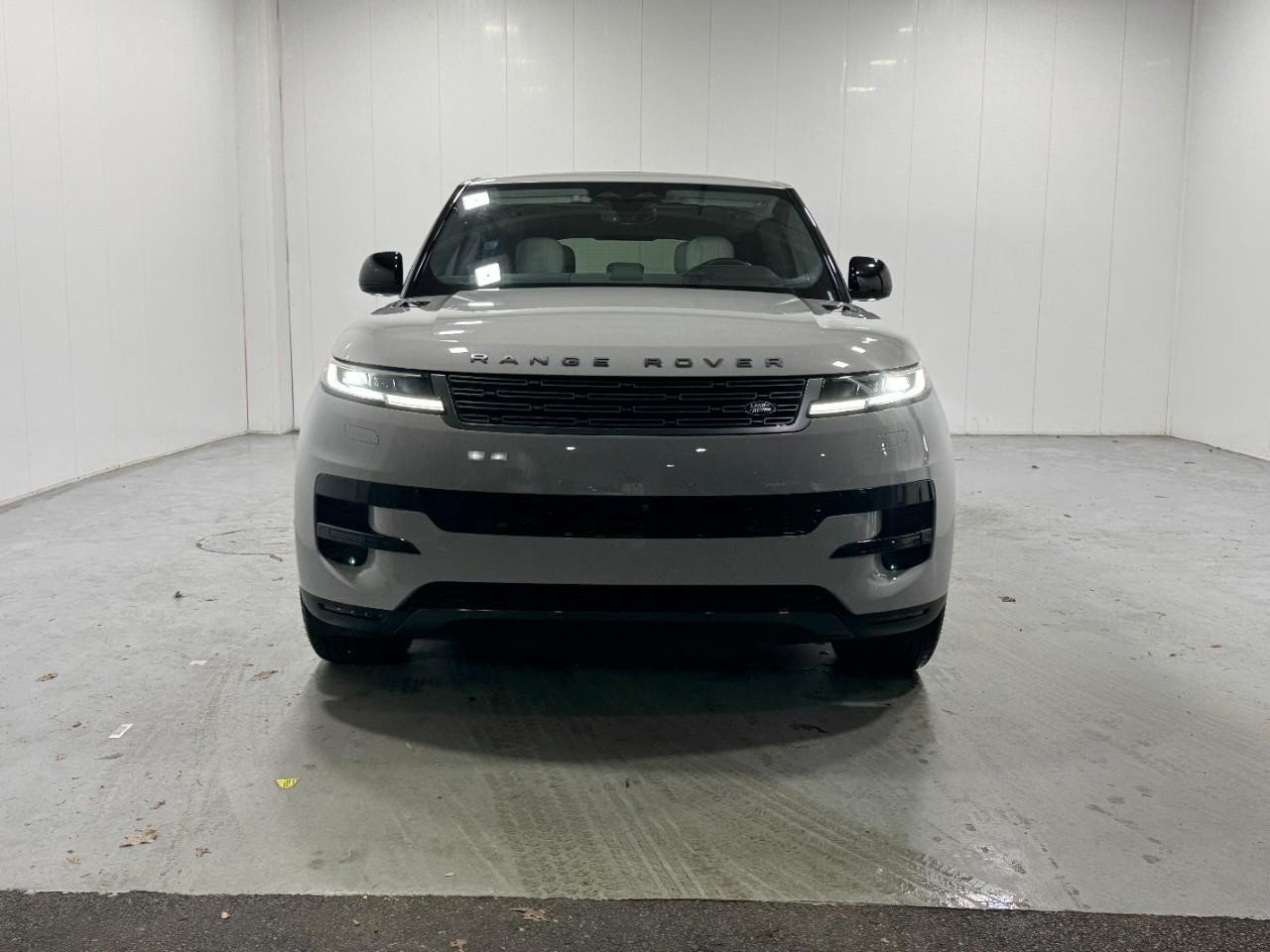 Land Rover Range Rover Sport Vehicle Full-screen Gallery Image 7