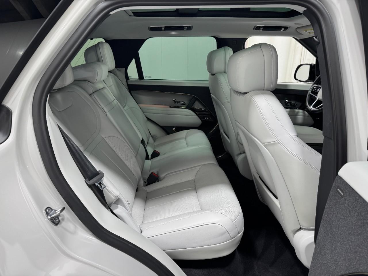 Land Rover Range Rover Sport Vehicle Full-screen Gallery Image 10