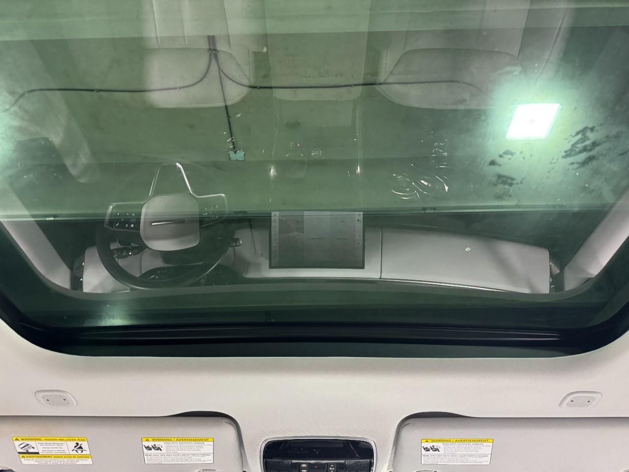 Land Rover Range Rover Sport Vehicle Full-screen Gallery Image 12