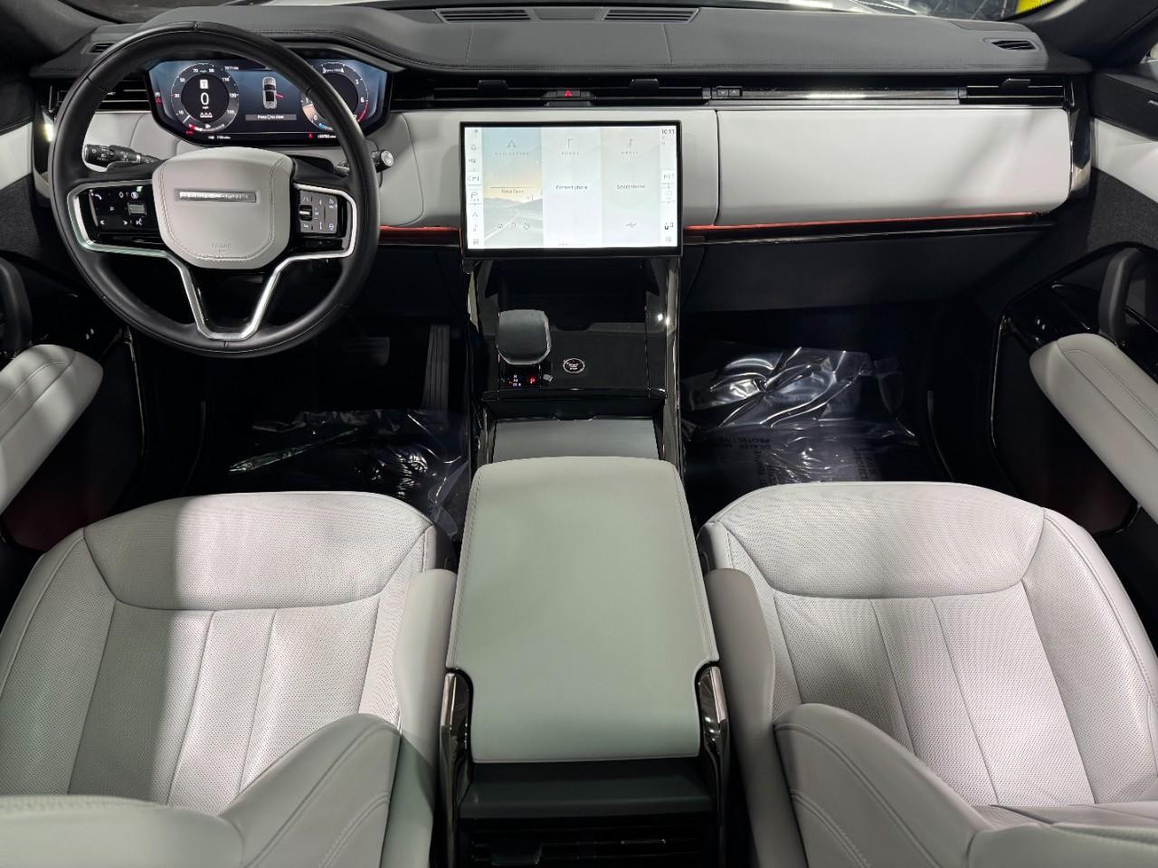 Land Rover Range Rover Sport Vehicle Full-screen Gallery Image 13