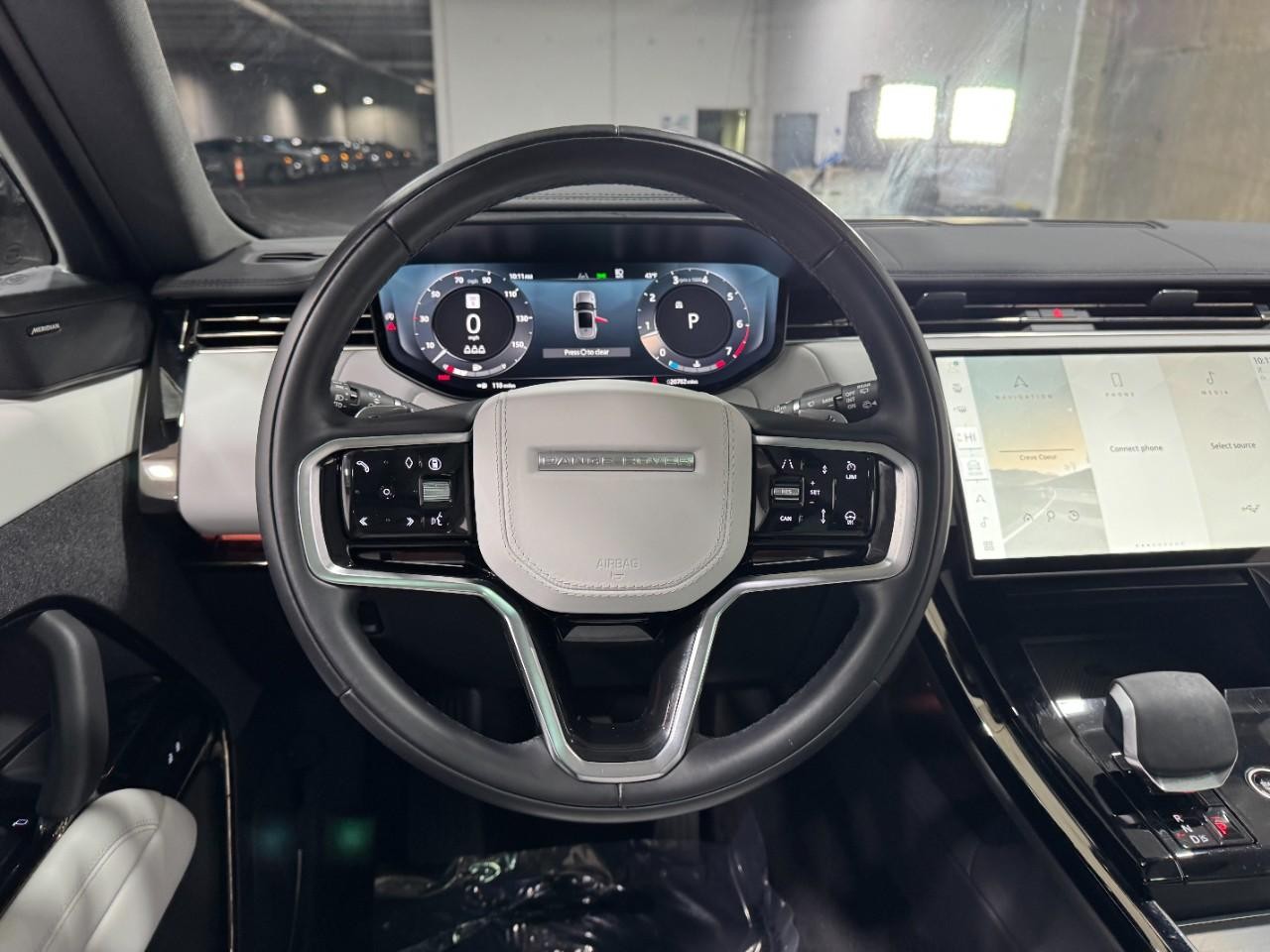 Land Rover Range Rover Sport Vehicle Full-screen Gallery Image 15