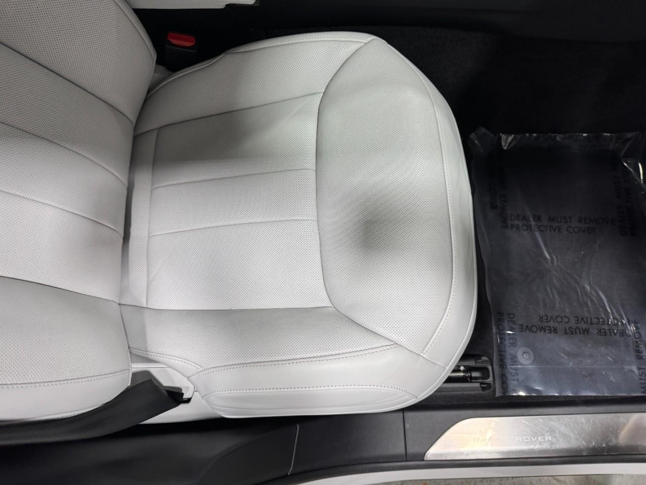 Land Rover Range Rover Sport Vehicle Full-screen Gallery Image 20