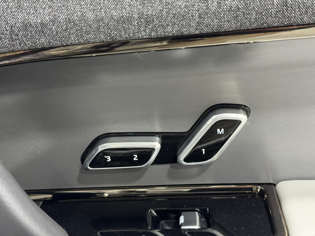 Land Rover Range Rover Sport Vehicle Full-screen Gallery Image 21