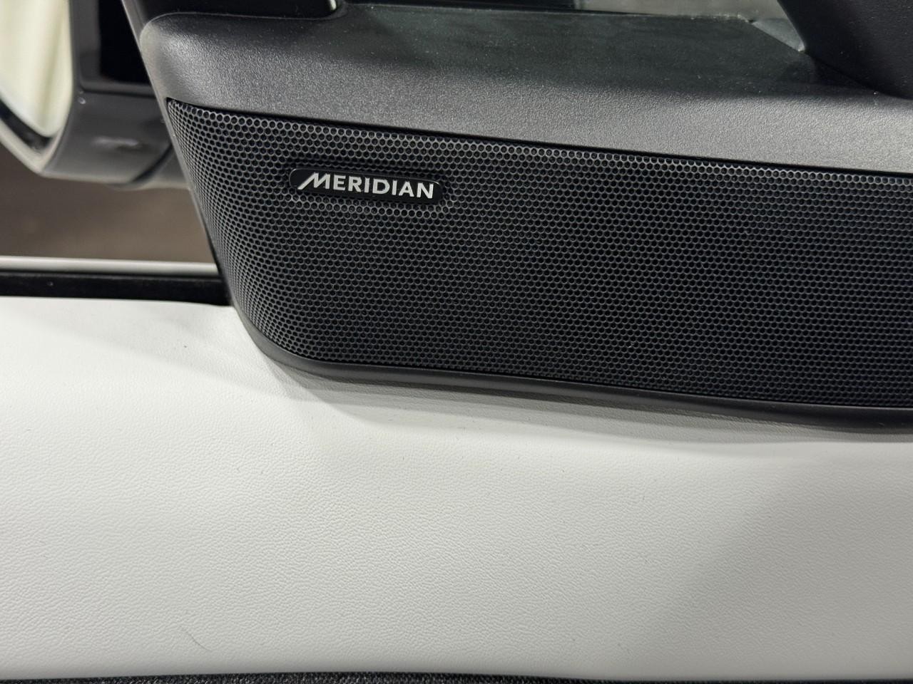 Land Rover Range Rover Sport Vehicle Full-screen Gallery Image 24