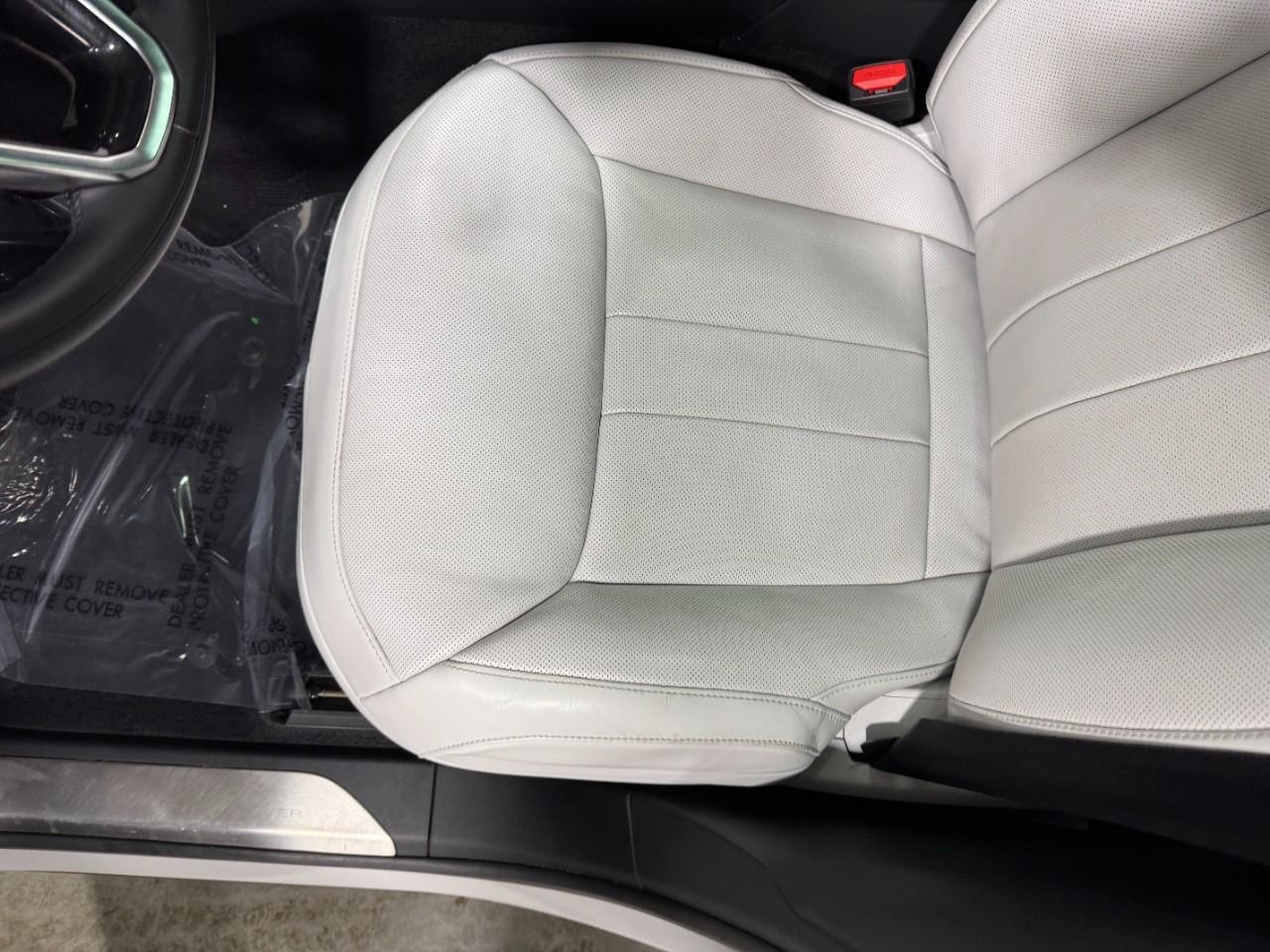 Land Rover Range Rover Sport Vehicle Full-screen Gallery Image 29