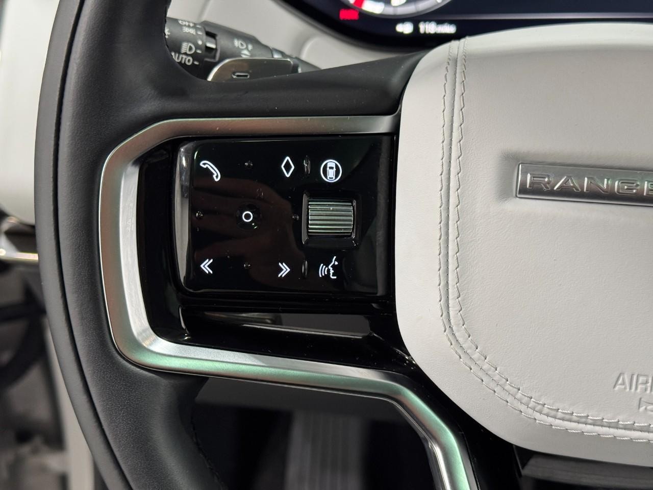 Land Rover Range Rover Sport Vehicle Full-screen Gallery Image 31