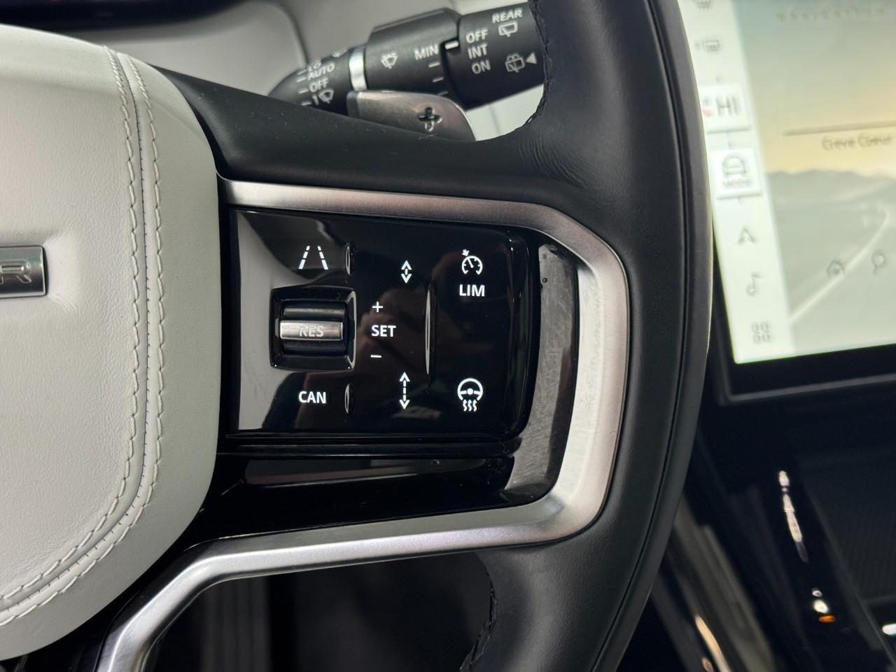 Land Rover Range Rover Sport Vehicle Full-screen Gallery Image 32