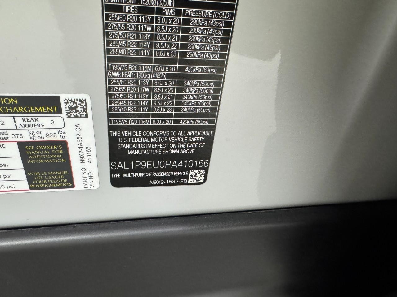 Land Rover Range Rover Sport Vehicle Full-screen Gallery Image 35