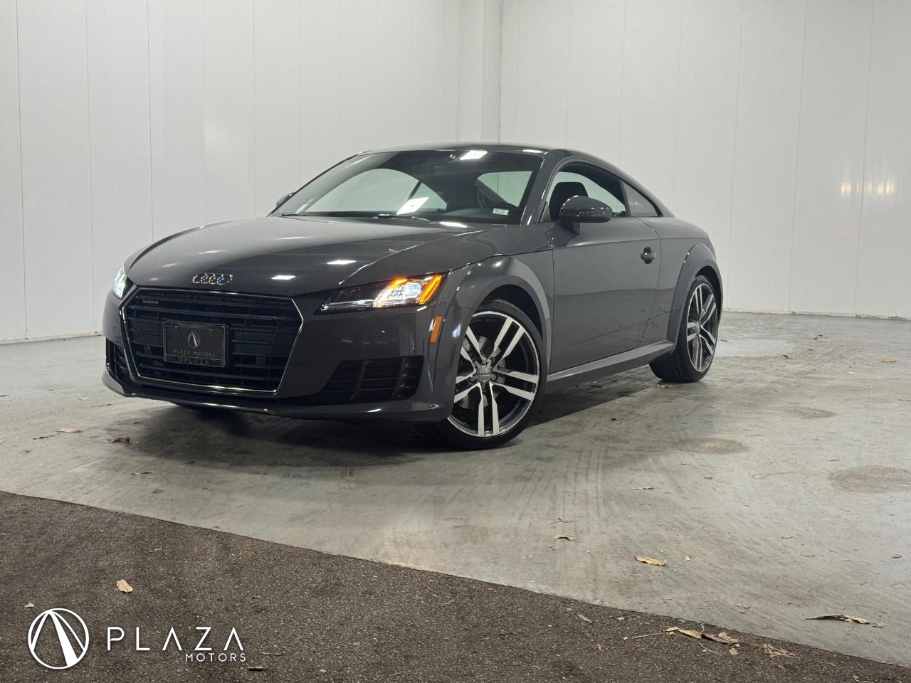 Audi TT Coupe Vehicle Full-screen Gallery Image 01