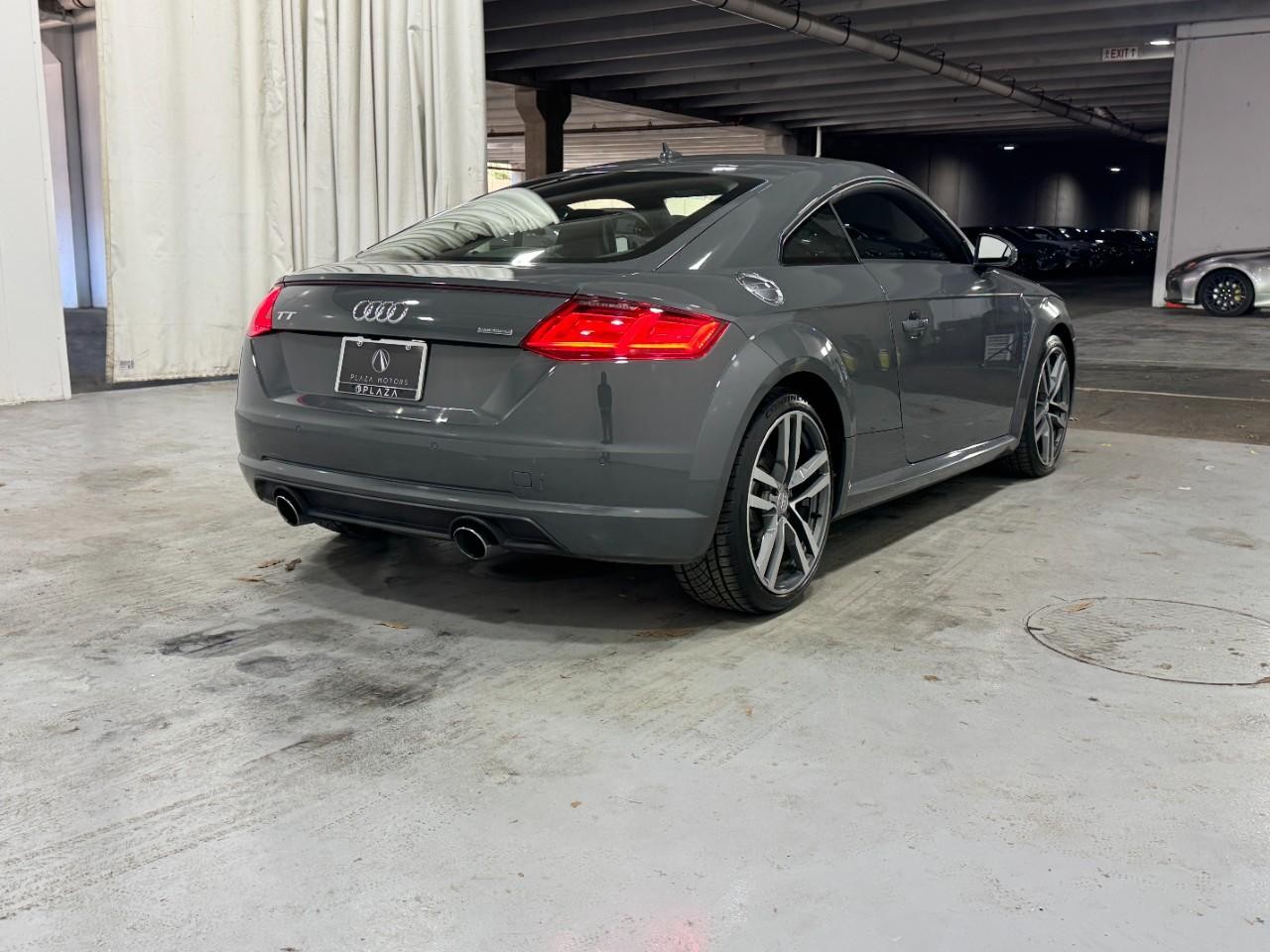 Audi TT Coupe Vehicle Full-screen Gallery Image 04