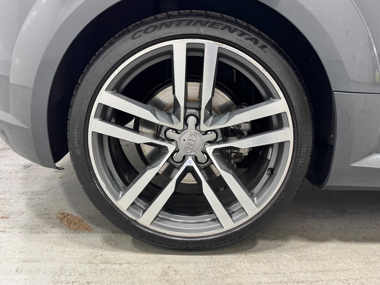 Audi TT Coupe Vehicle Full-screen Gallery Image 05