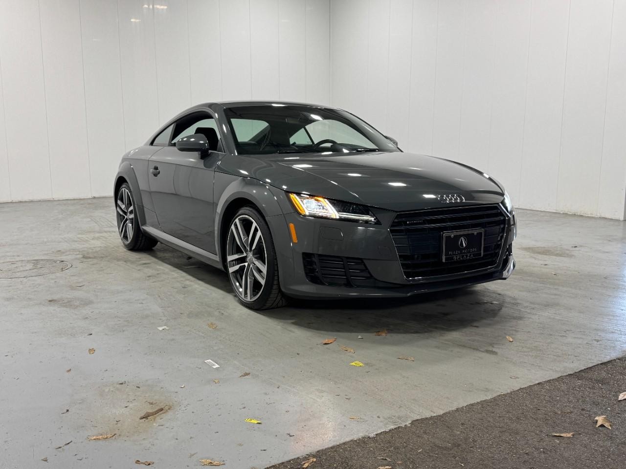 Audi TT Coupe Vehicle Full-screen Gallery Image 06