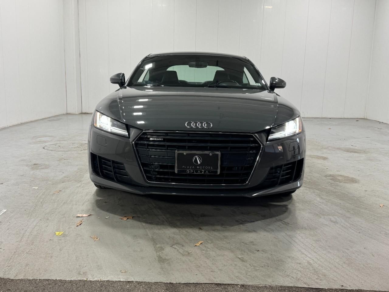 Audi TT Coupe Vehicle Full-screen Gallery Image 07