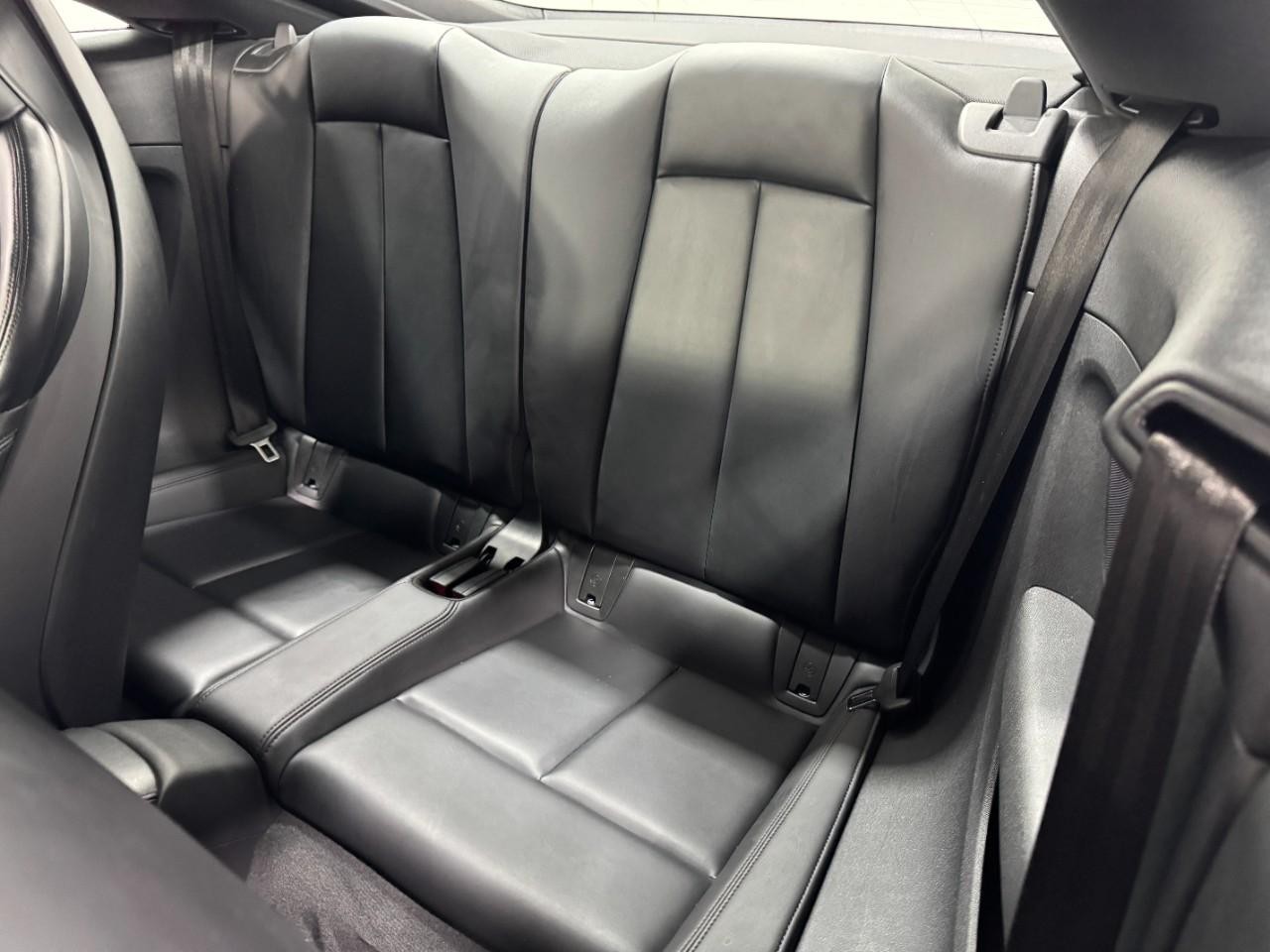 Audi TT Coupe Vehicle Full-screen Gallery Image 08